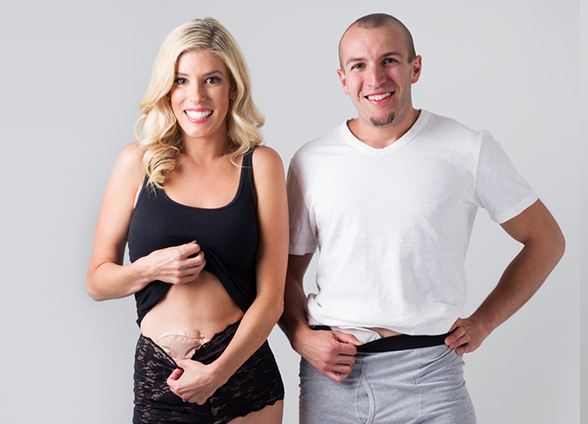 un hombre y una mujer posando para una foto