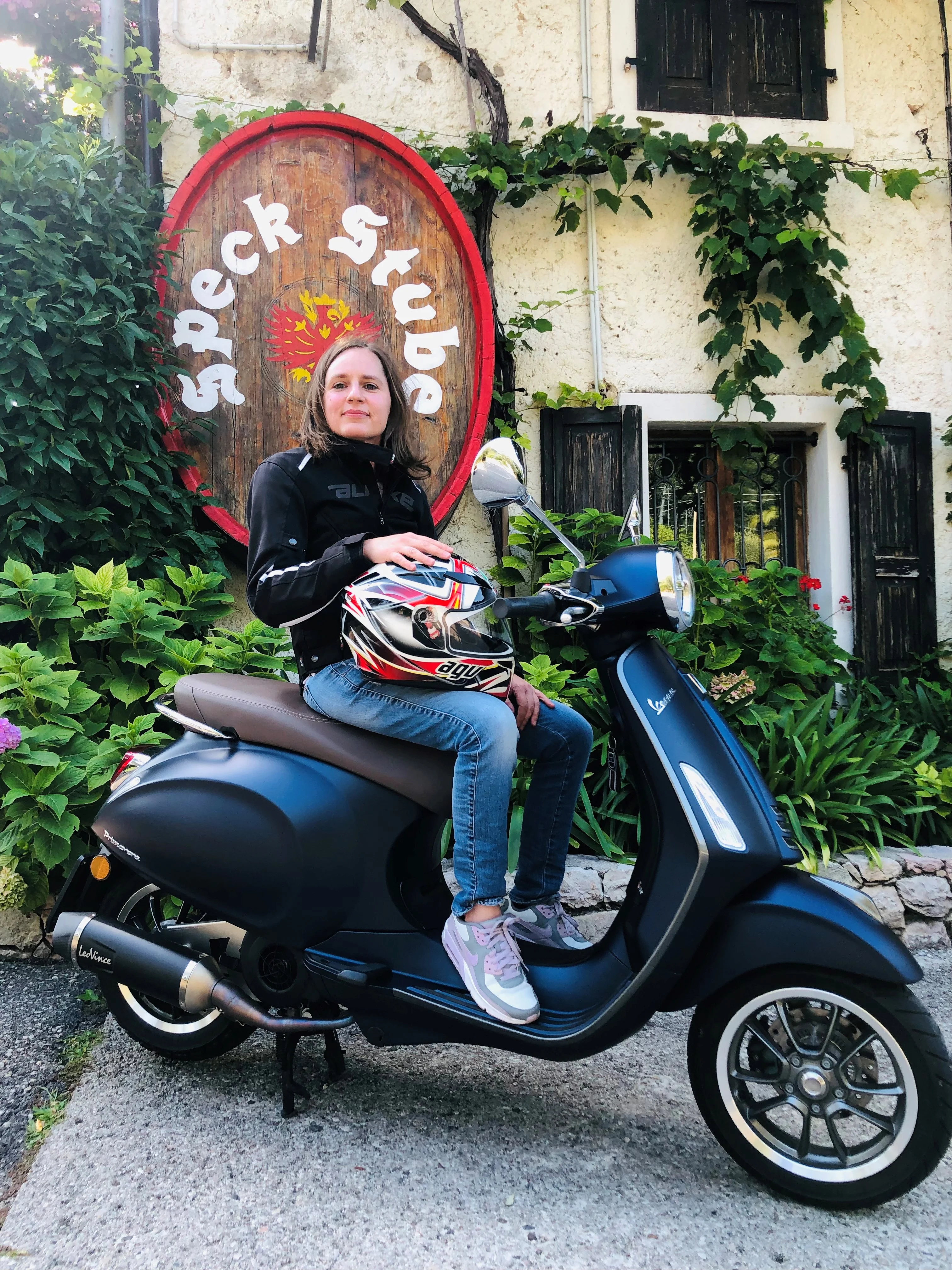 Donna in moto