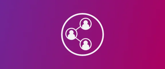 Un círculo blanco con tres personas sobre un fondo morado.